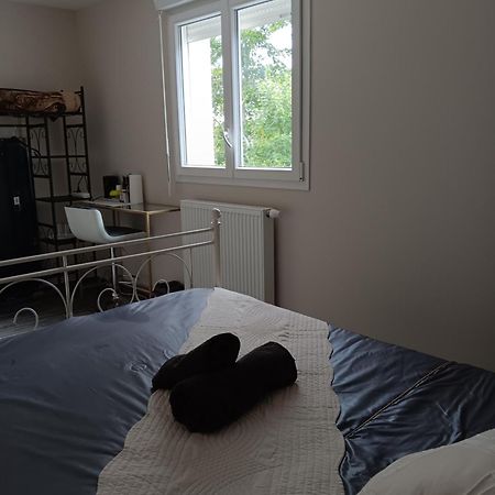 Chambre Privee Dans Une Maison Familiale Charmes  ภายนอก รูปภาพ