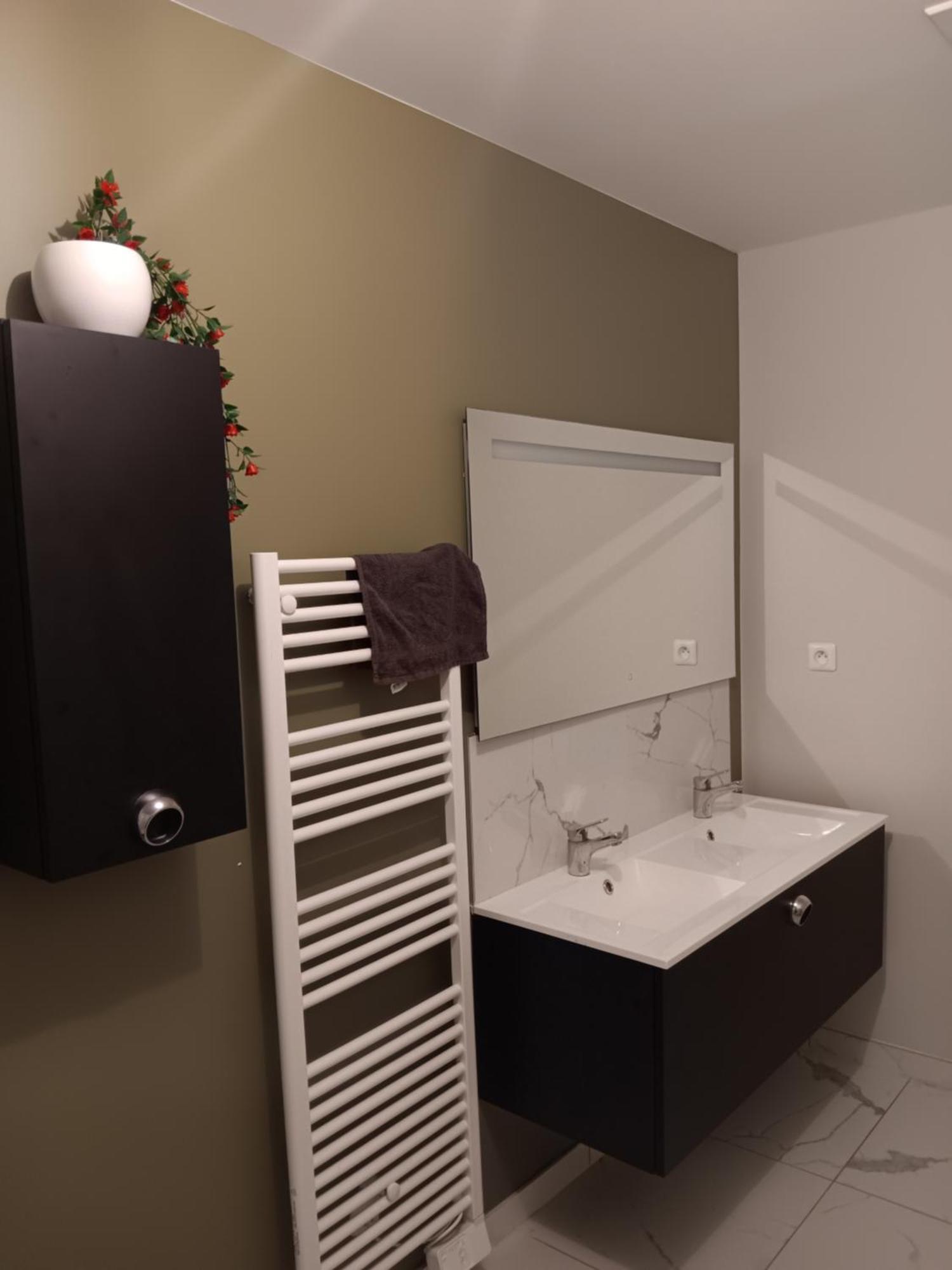 Chambre Privee Dans Une Maison Familiale Charmes  ภายนอก รูปภาพ