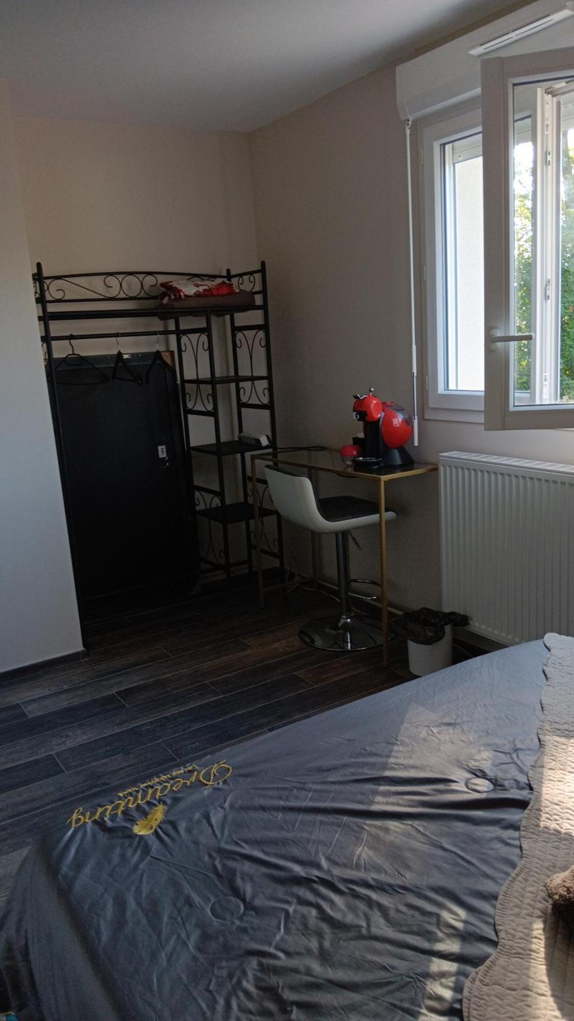 Chambre Privee Dans Une Maison Familiale Charmes  ภายนอก รูปภาพ
