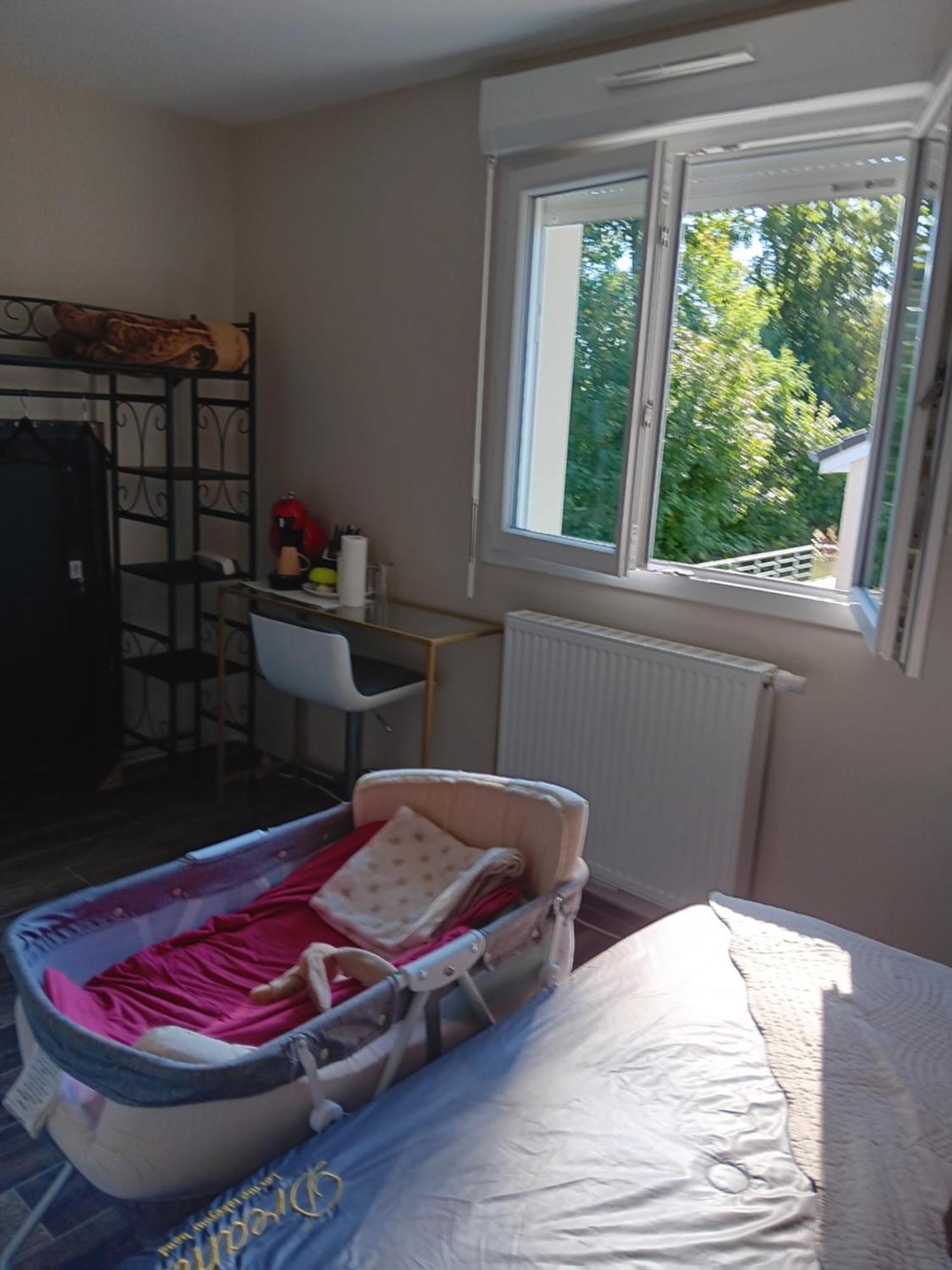 Chambre Privee Dans Une Maison Familiale Charmes  ภายนอก รูปภาพ