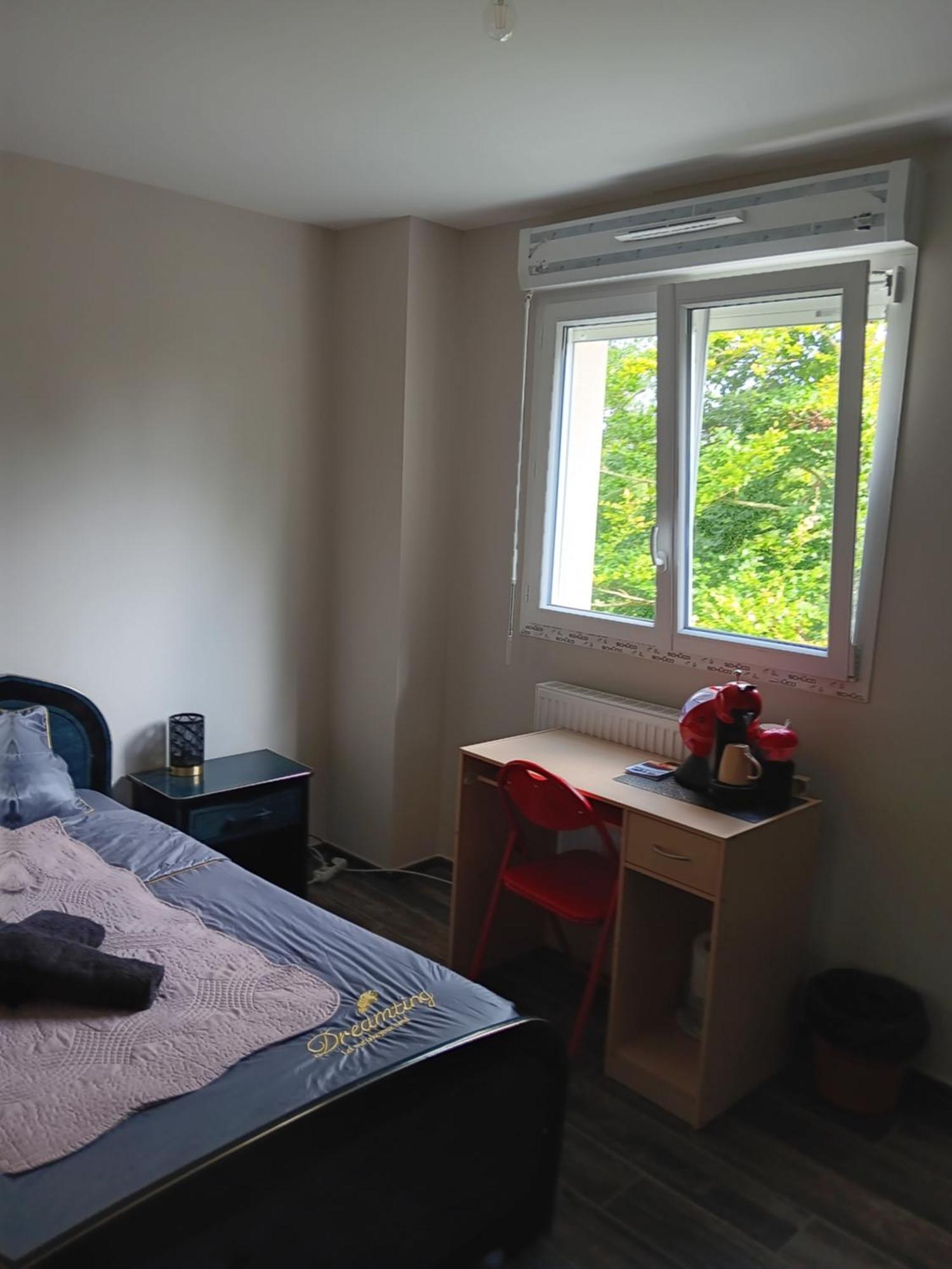 Chambre Privee Dans Une Maison Familiale Charmes  ภายนอก รูปภาพ