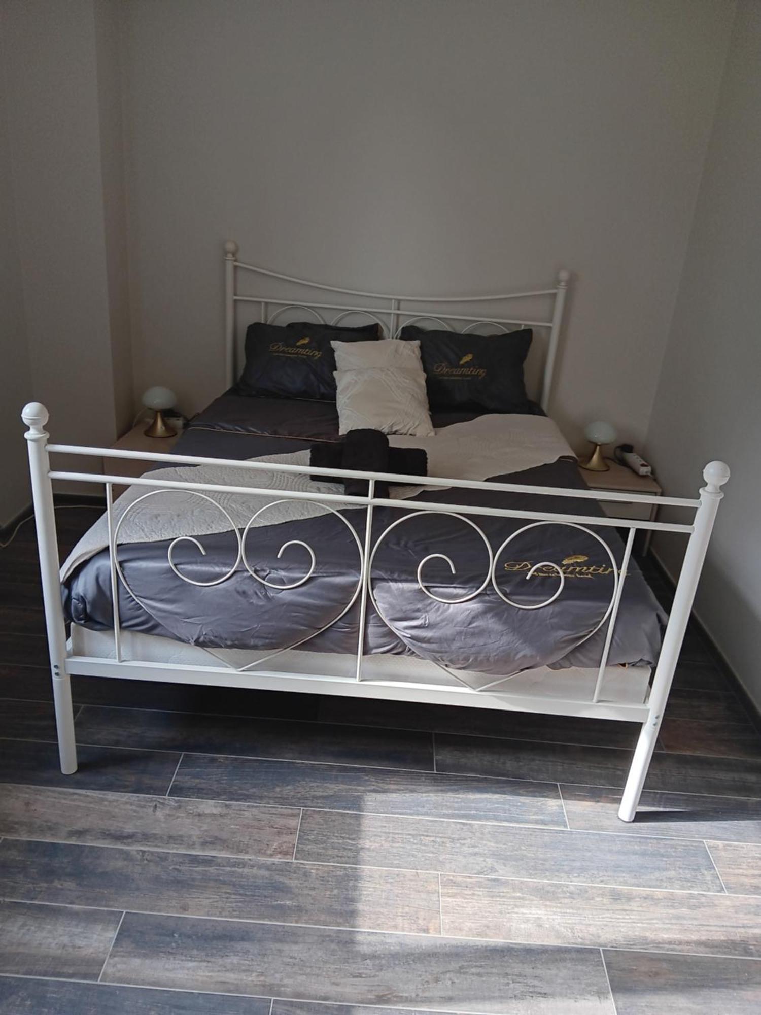 Chambre Privee Dans Une Maison Familiale Charmes  ภายนอก รูปภาพ