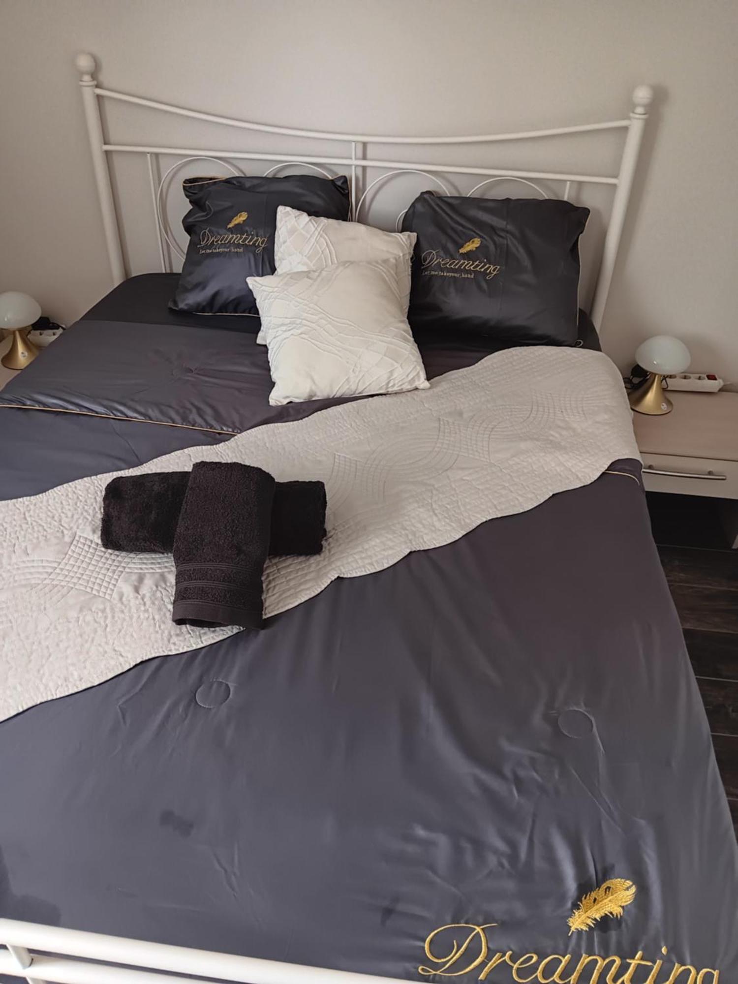 Chambre Privee Dans Une Maison Familiale Charmes  ภายนอก รูปภาพ