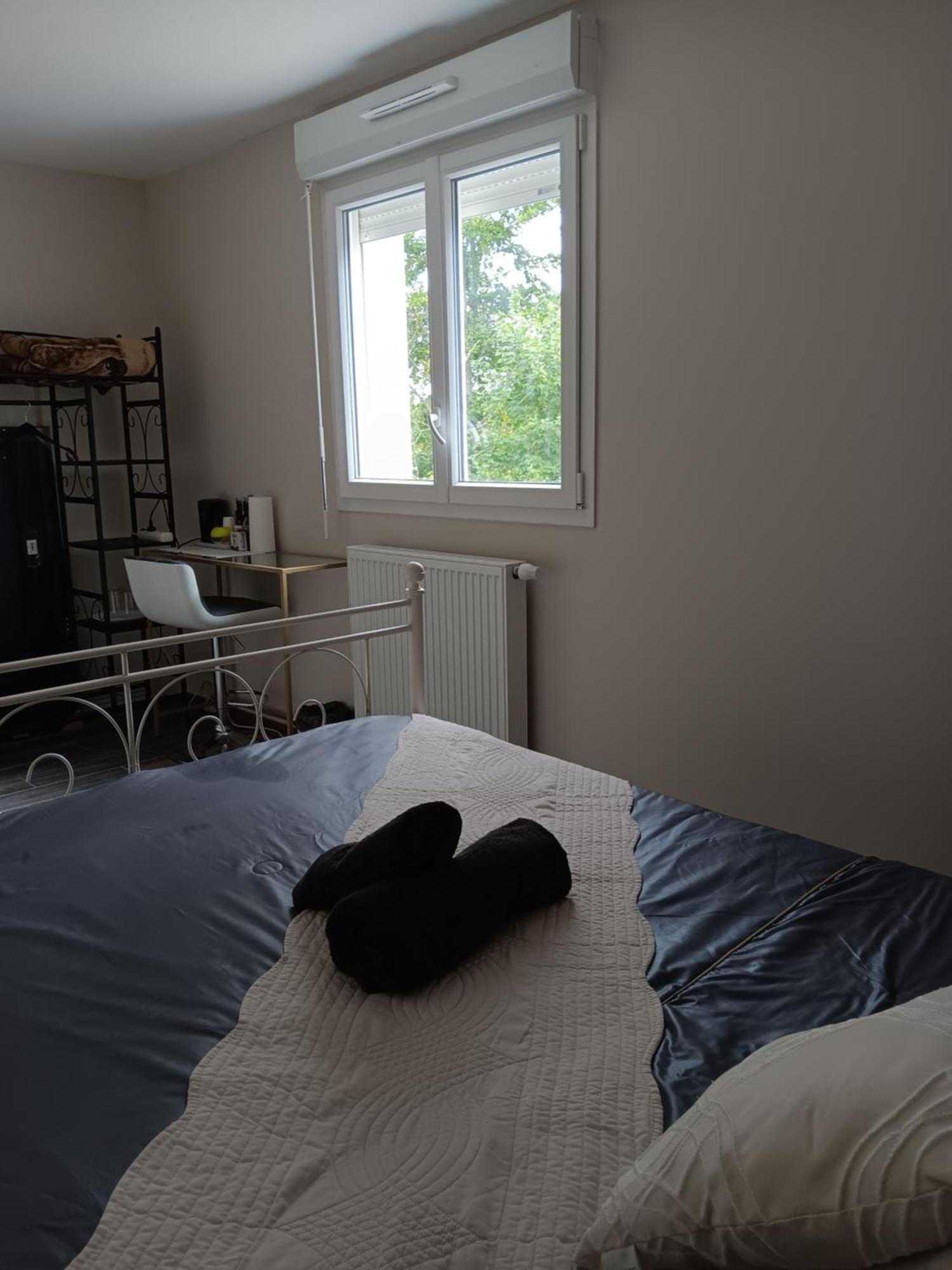 Chambre Privee Dans Une Maison Familiale Charmes  ภายนอก รูปภาพ