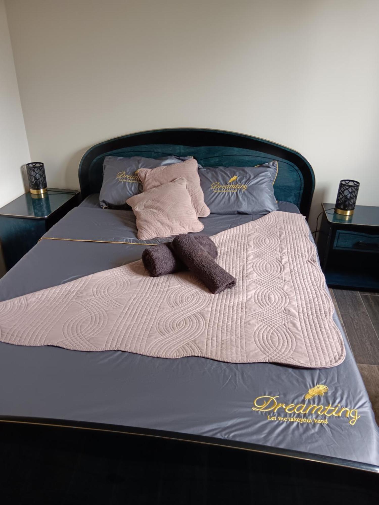 Chambre Privee Dans Une Maison Familiale Charmes  ภายนอก รูปภาพ